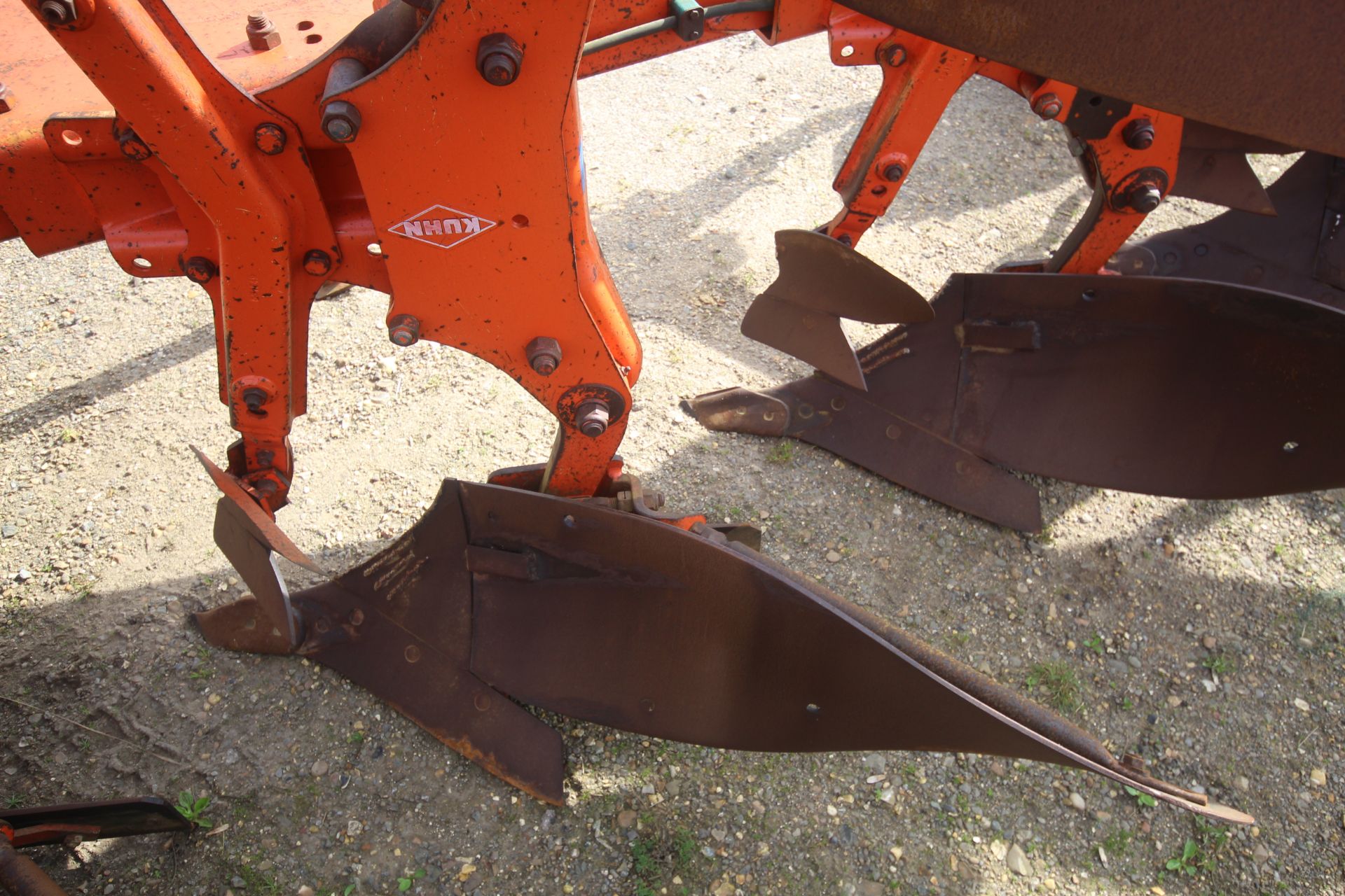 Kuhn Multimaster 121 4+1F reversible plough. Type M121 5ET. Serial number H1985. May 2002. Manual - Bild 11 aus 26