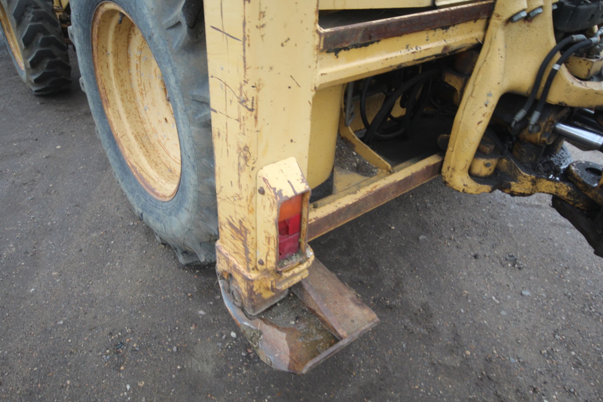 Ford 655 4WD backhoe loader. Registration F829 MVX. Date of first registration 03/10/1988. Showing - Bild 58 aus 87