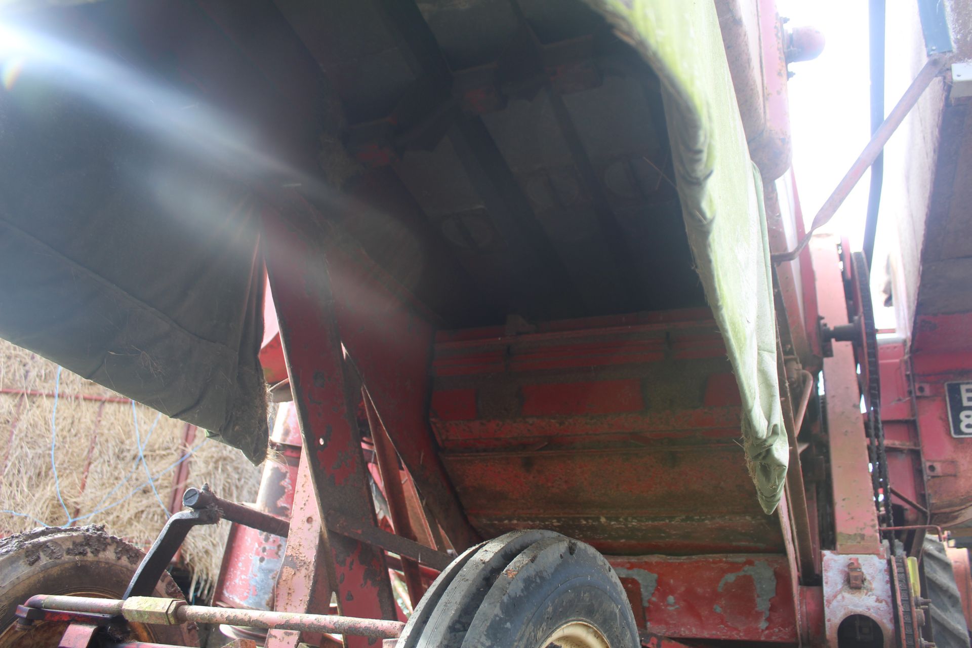 Massey Ferguson 788 8ft cut combine. Registration EBJ 851C (no paperwork). 12.4/11-28 front wheels - Image 37 of 53