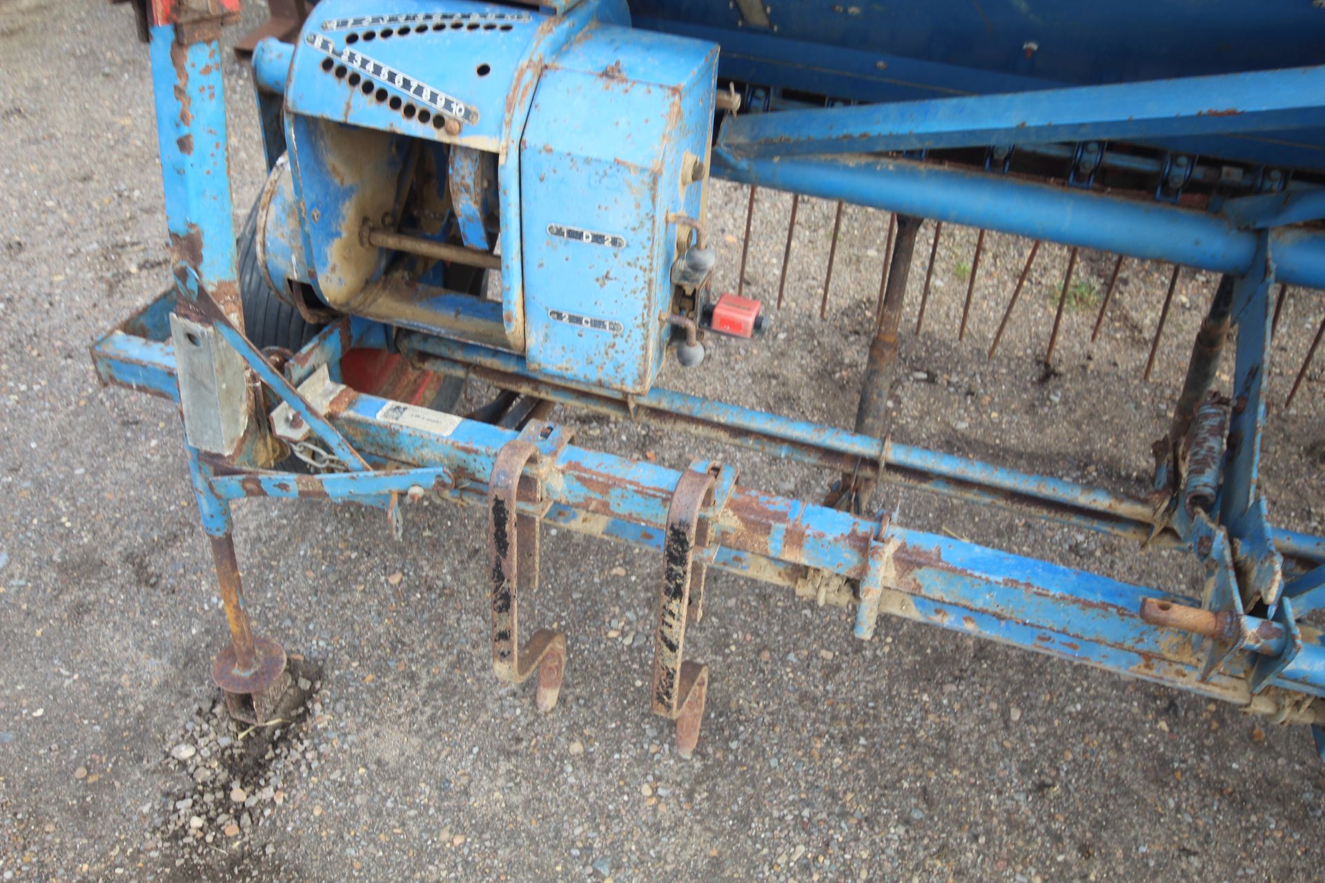 Nordsten 3m spring tine drill. Previously used for maize. Manual held. V - Image 22 of 56