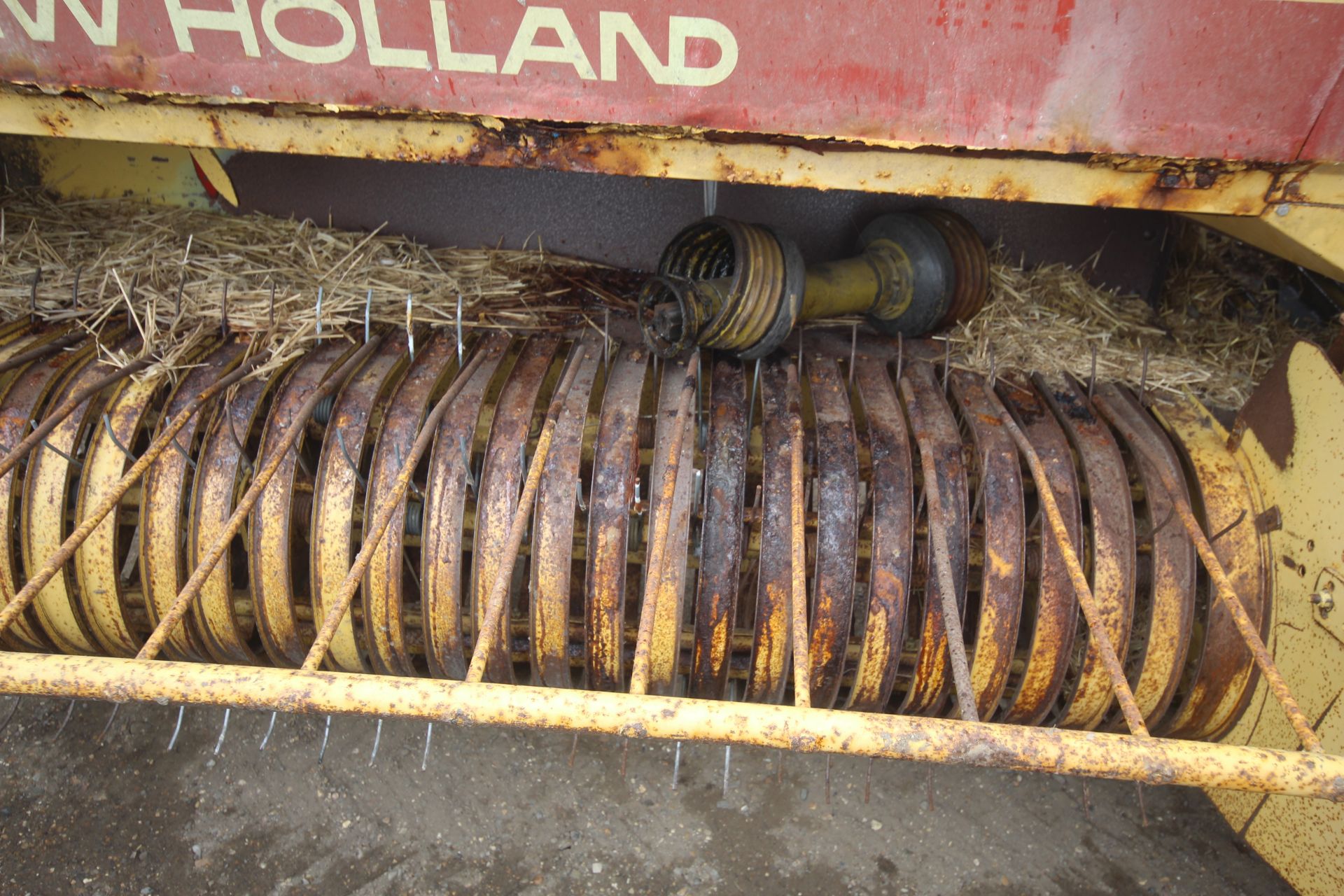 New Holland 945 conventional baler. V - Image 7 of 19