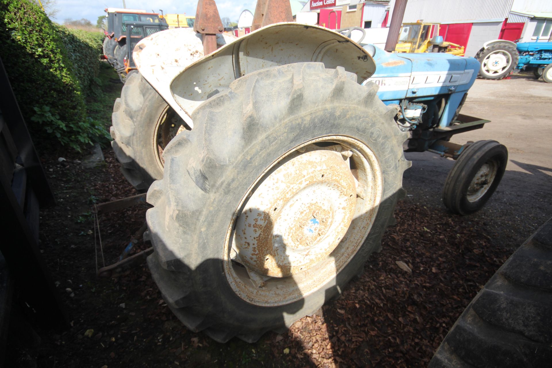 Ford 4000 Pre-Force 2WD tractor. Registration SRT 439F (expired). 13.6R36 rear wheels and tyres @ - Image 3 of 45