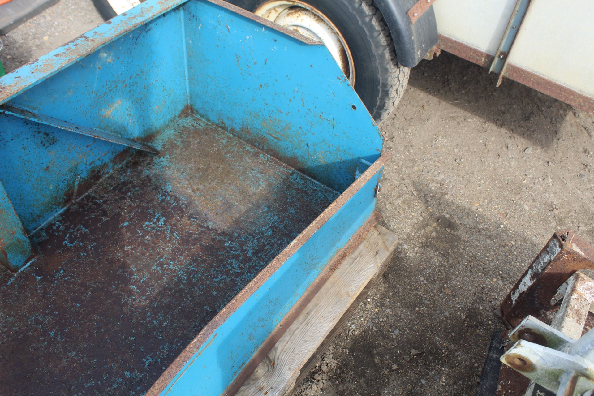 Fleming tipping transport box. V - Image 8 of 11