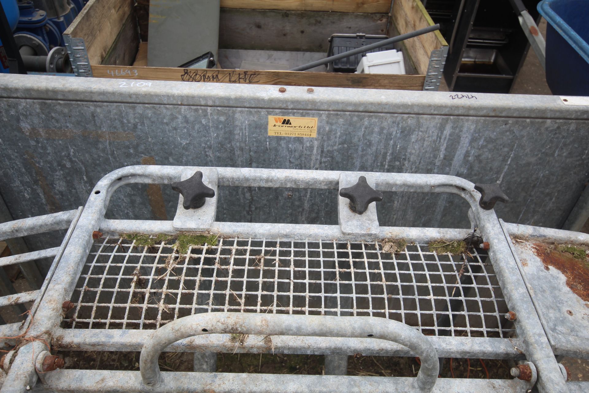 Sheep roll over crate. - Image 5 of 10