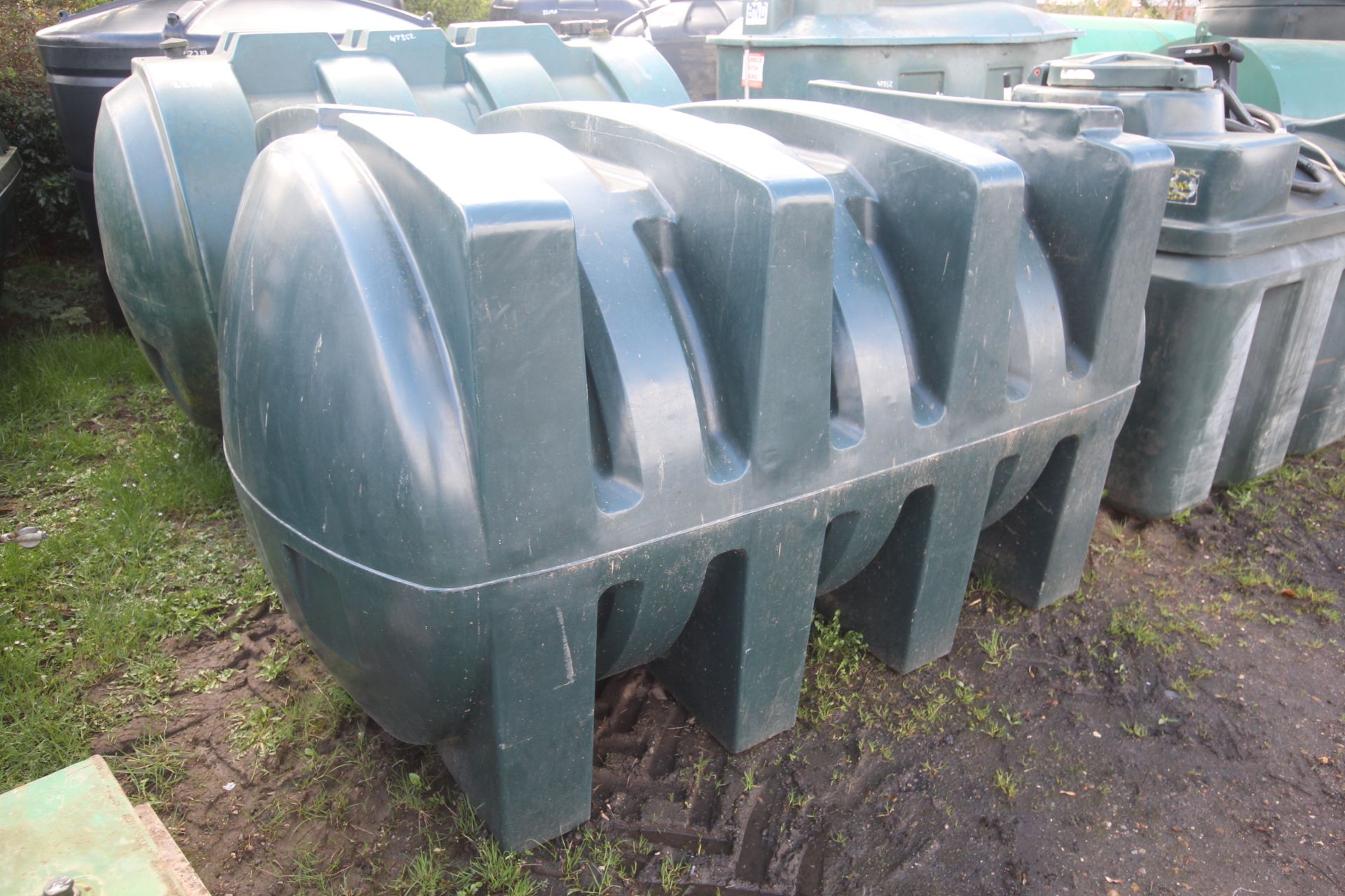 2,500L oil tank. V