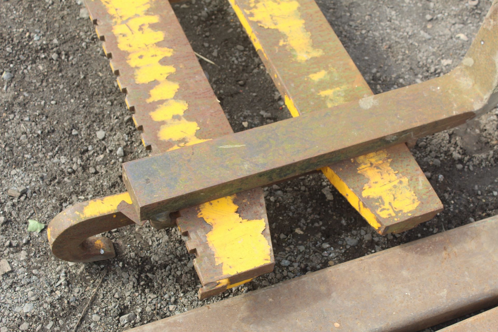 Pallet tines on headstock. JCB Q-Fit brackets. V - Image 2 of 7