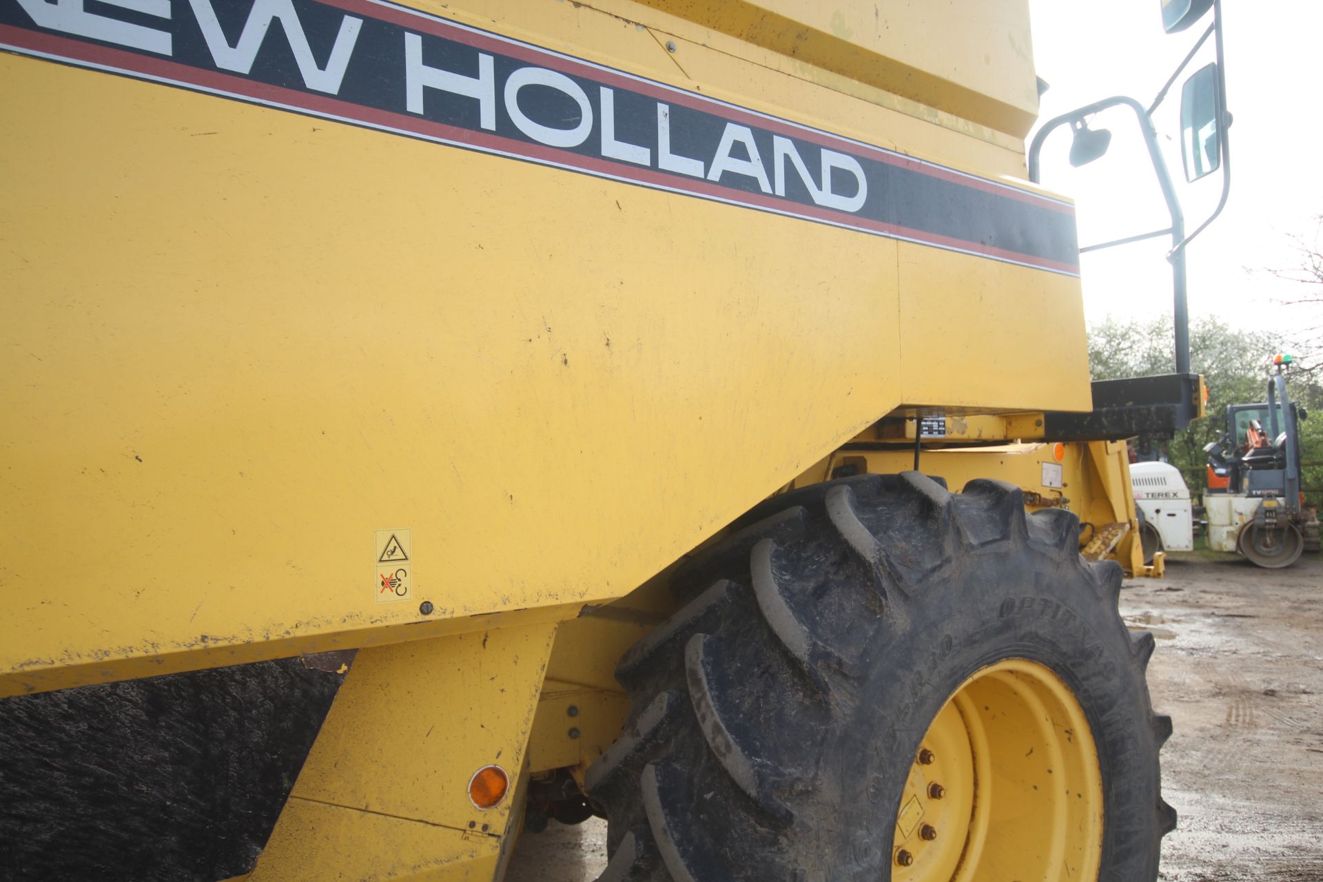 New Holland TX65 5 straw walker combine harvester. Registration N887 SKS. Date of first registration - Image 61 of 163