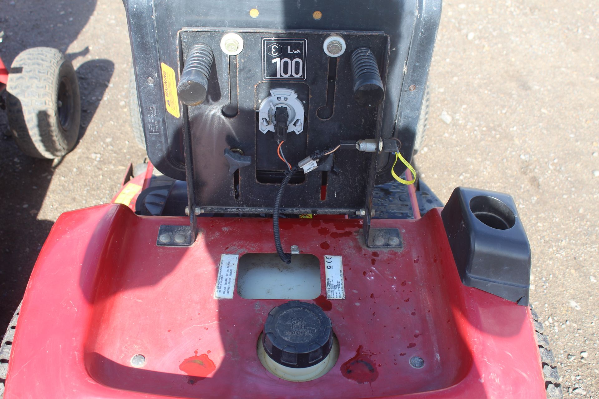 Wheel Horse Toro 38in ride-on mower. Key, Manual held. V - Image 14 of 22