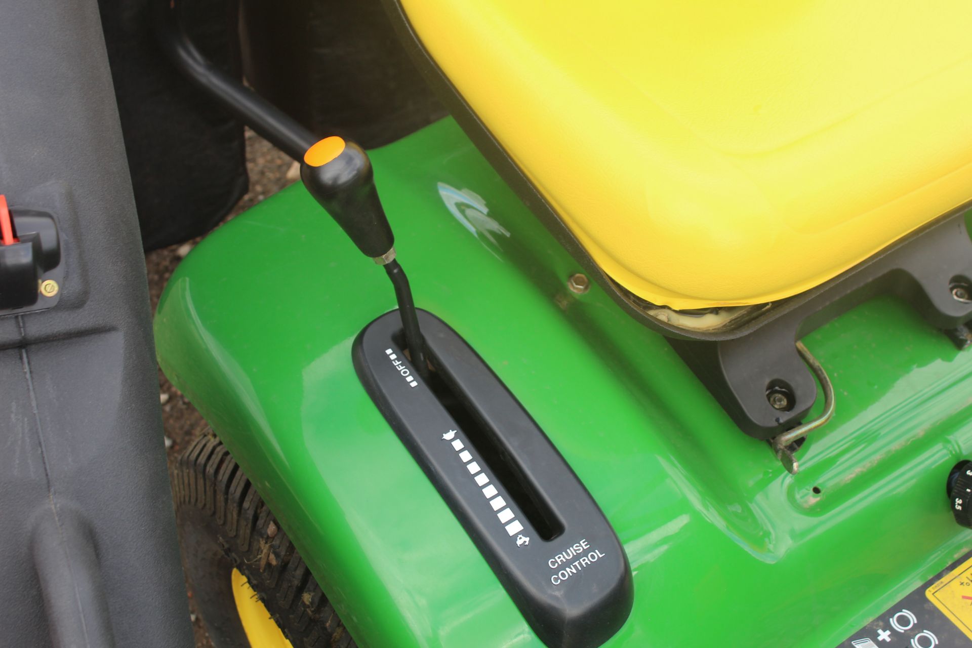 John Deere LX279 lawn mower with collector. Owned from new. Key held. - Image 16 of 30