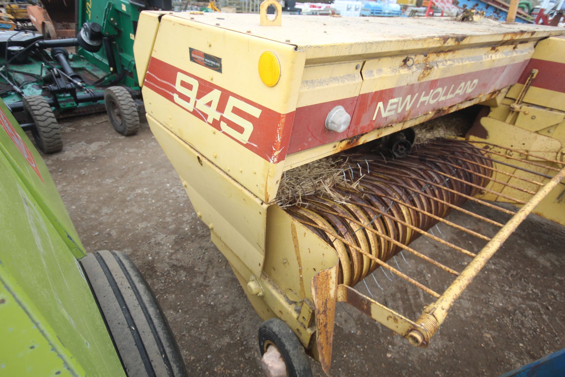 New Holland 945 conventional baler. V - Image 10 of 19