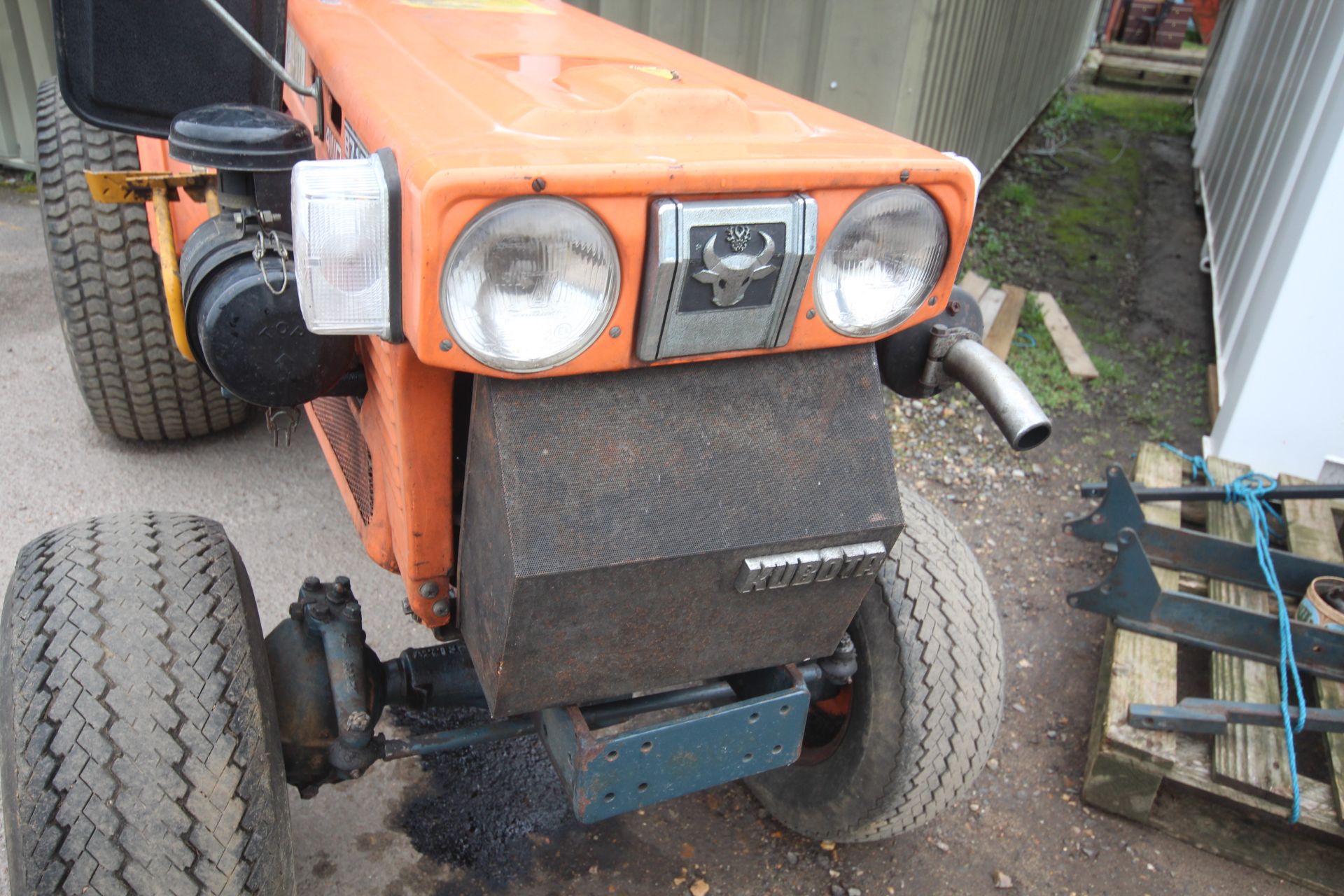 Kubota B7100 HST 4WD compact tractor. 3,134 hours. 29/12.00-15 rear turf wheels and tyres. Front - Image 4 of 41