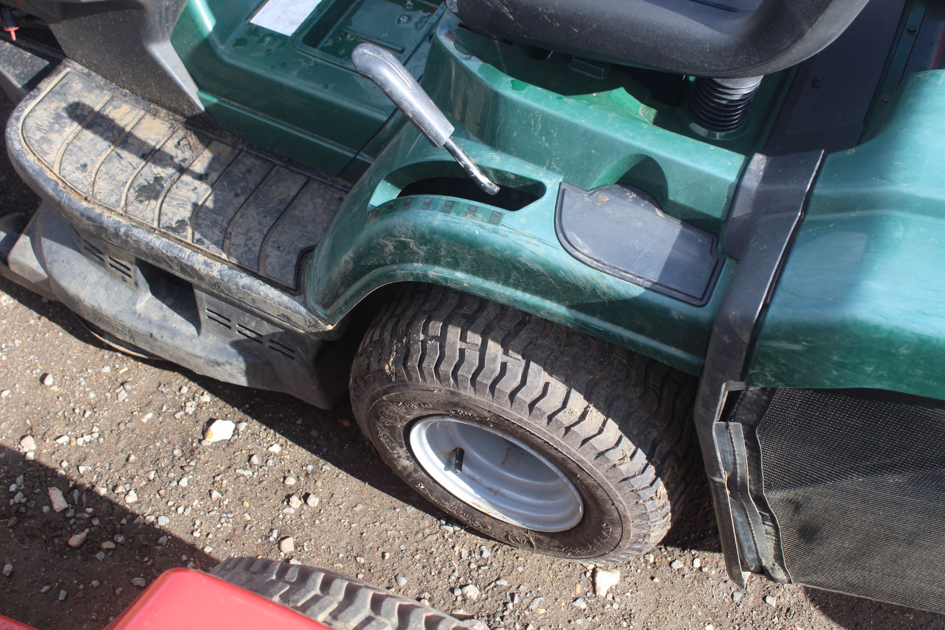 Atco GT30H hydrostatic ride-on mower. With collector. Key held. - Image 15 of 21