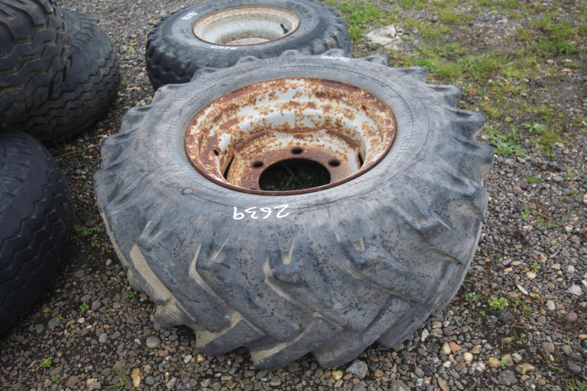 11.5 wheel and tyre. V - Image 2 of 4