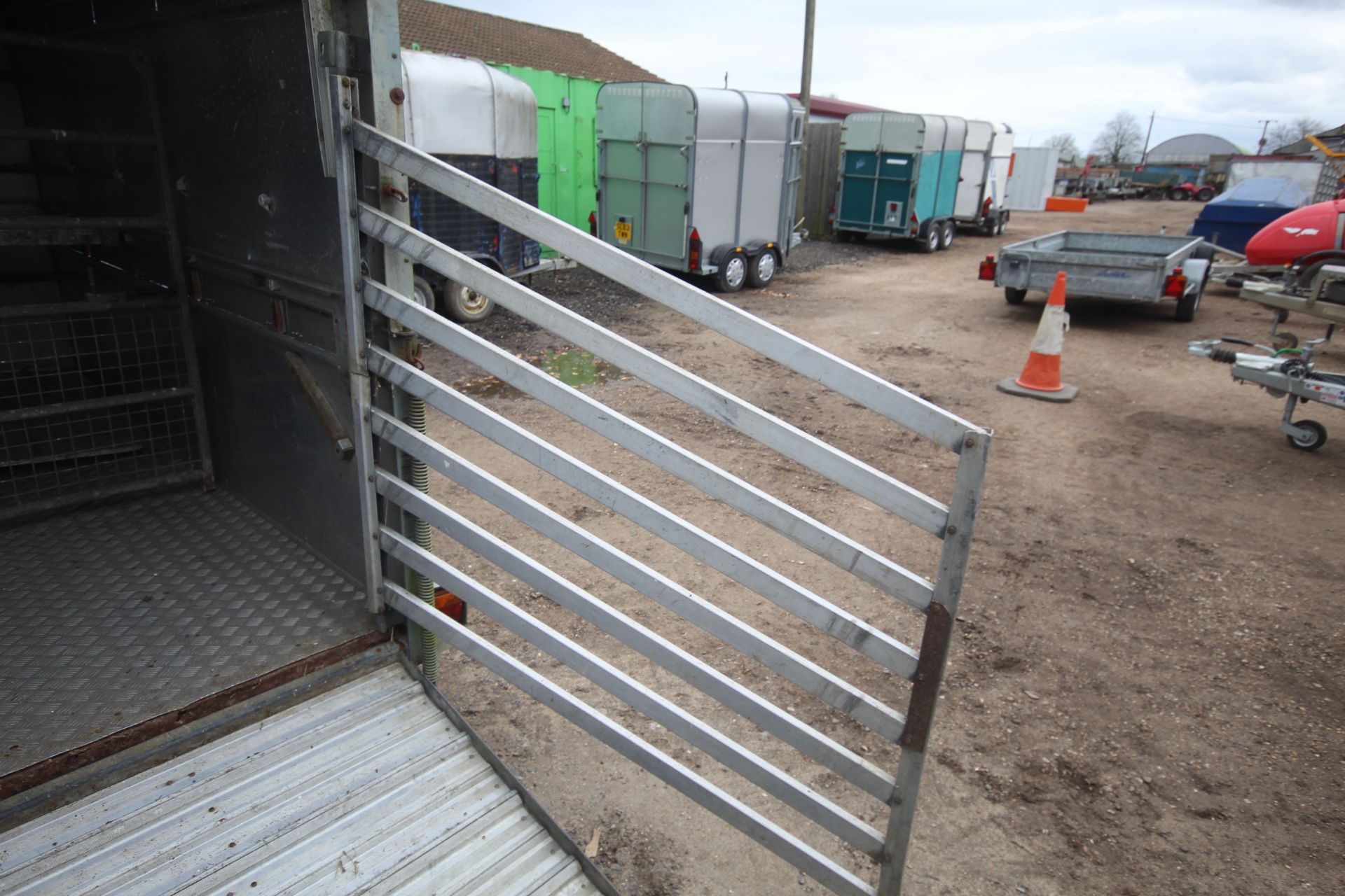 Ifor Williams 10ft twin axle livestock trailer. - Bild 27 aus 42
