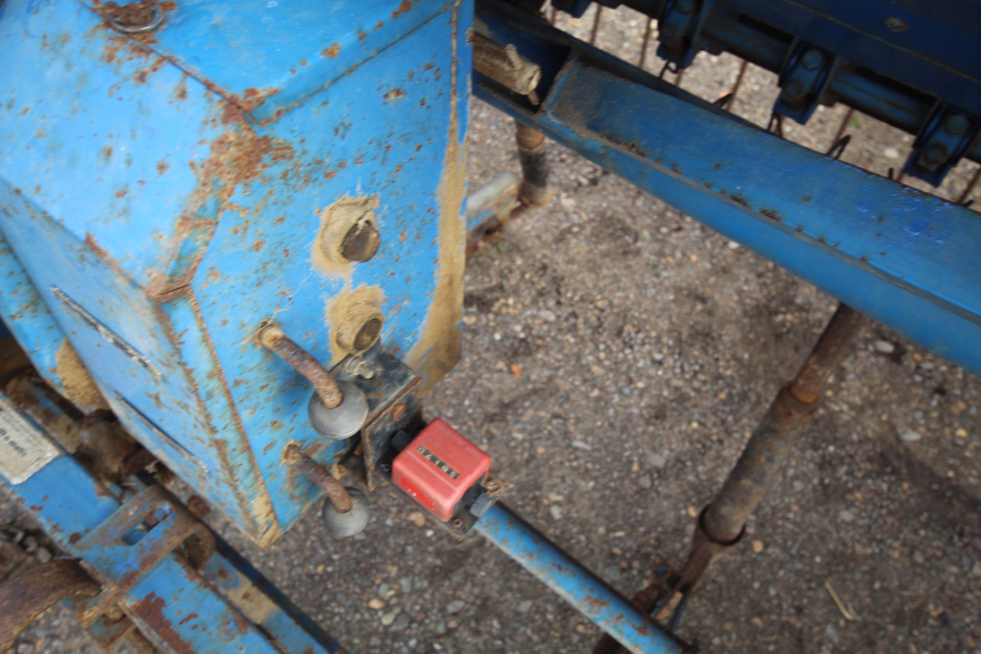 Nordsten 3m spring tine drill. Previously used for maize. Manual held. V - Image 21 of 56