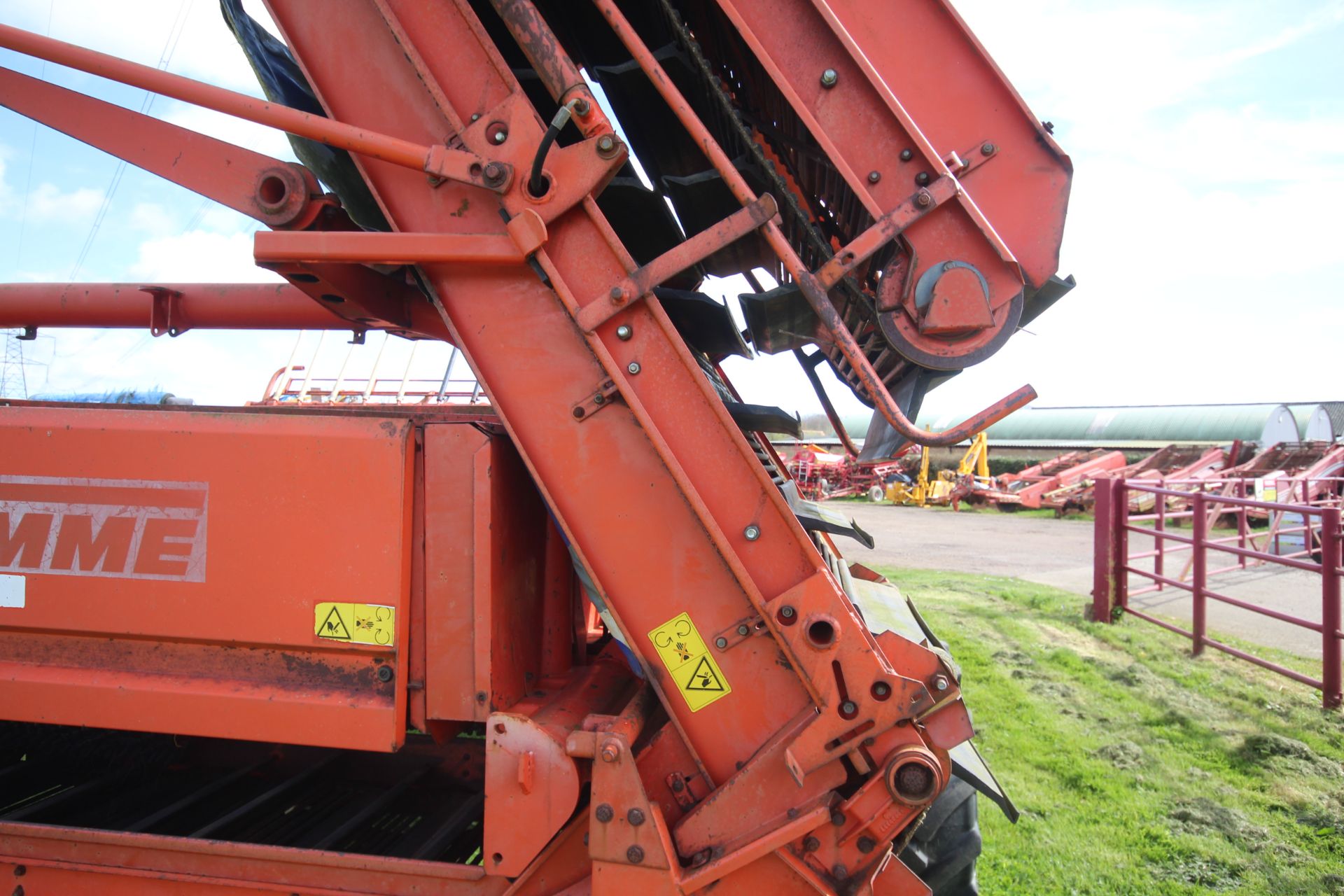 Grimme DL1700 Variant carrot/ onion harvester. With star cleaners. Control Box held. V - Bild 24 aus 61