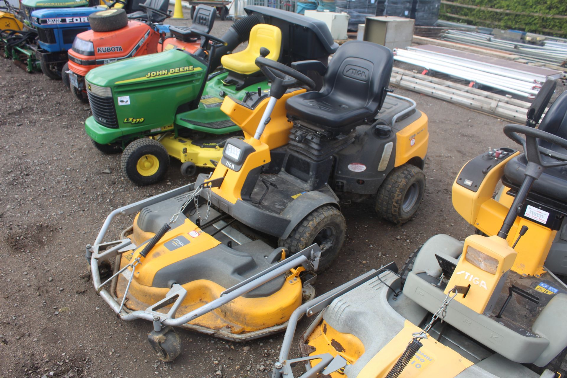 Stiga Park Pro 540 IX hydrostatic 4WD out-front mower. 2015. 274 hours. With Honda petrol engine,