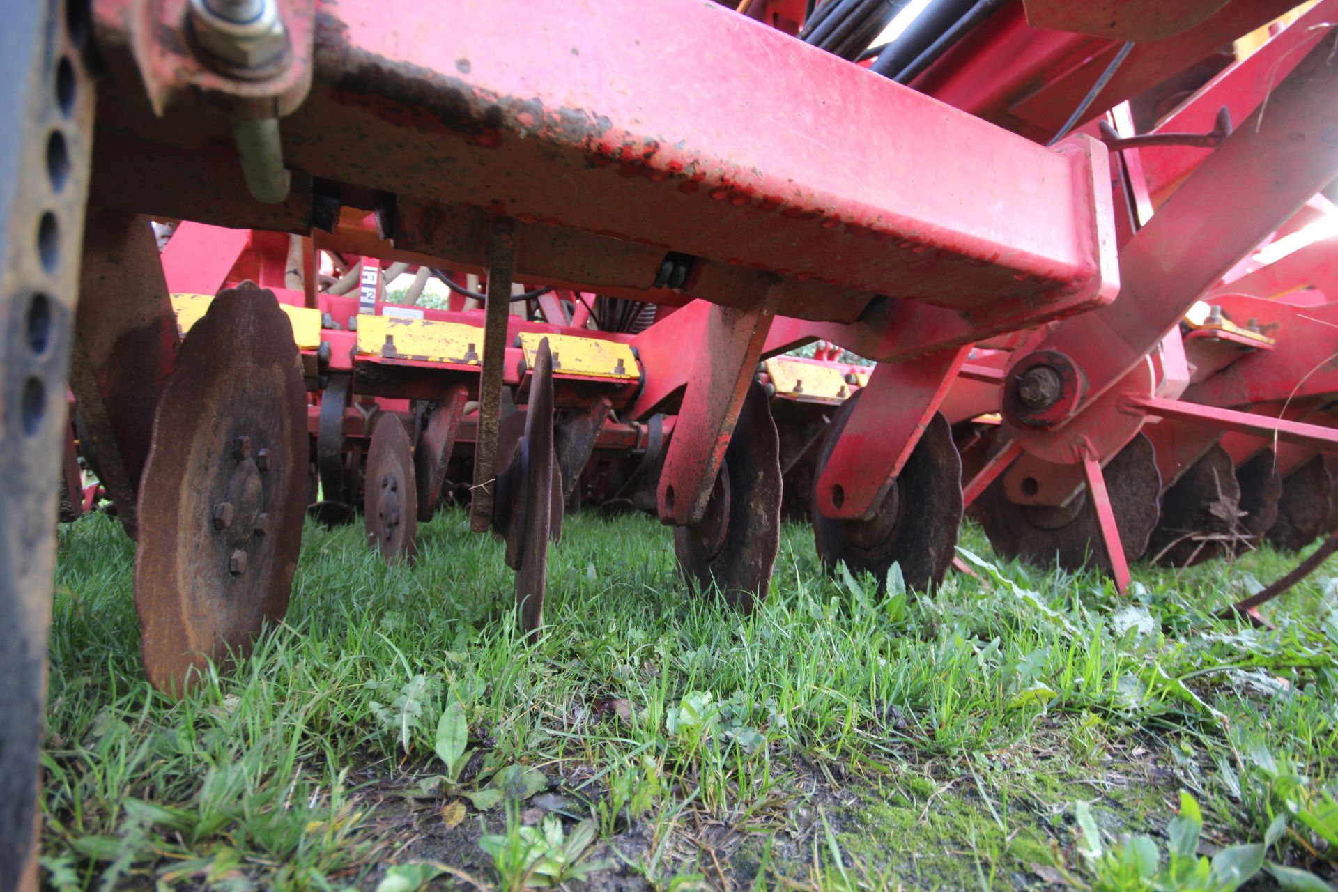 Vaderstad Rapid 400F 4m System Disc drill. With smooth tyre packer, front packer and spares. Control - Image 43 of 56