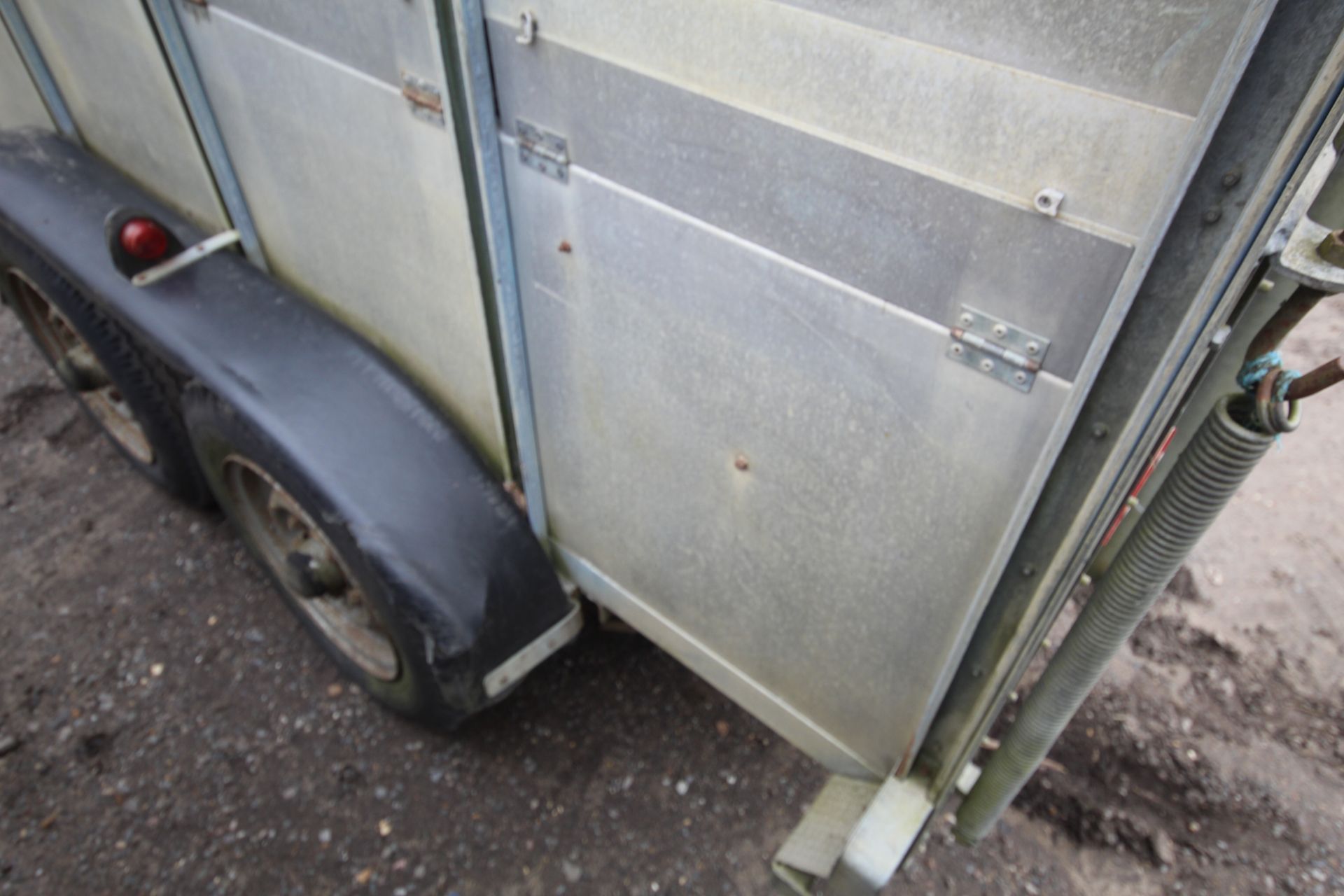 Ifor Williams 10ft twin axle livestock trailer. - Image 22 of 42