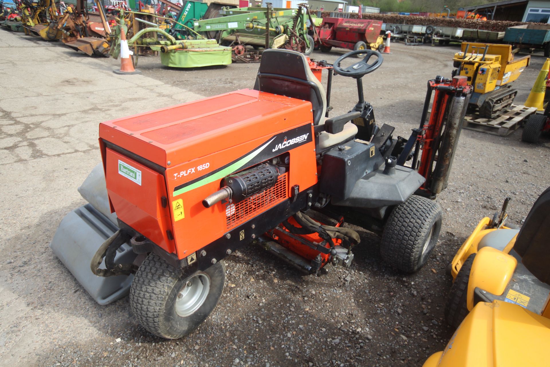 Ransomes Jacobson T-Plex 185 D 3WD triple gang fine-cut ride-on mower. 2,690 hours. With - Image 3 of 24