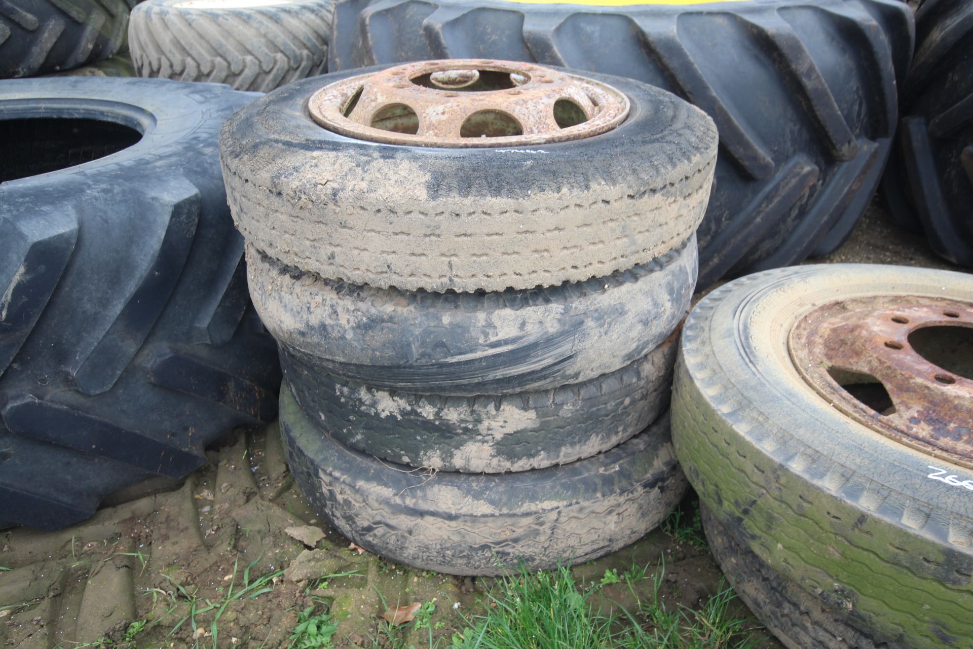 4x various trailer wheels and tyres.