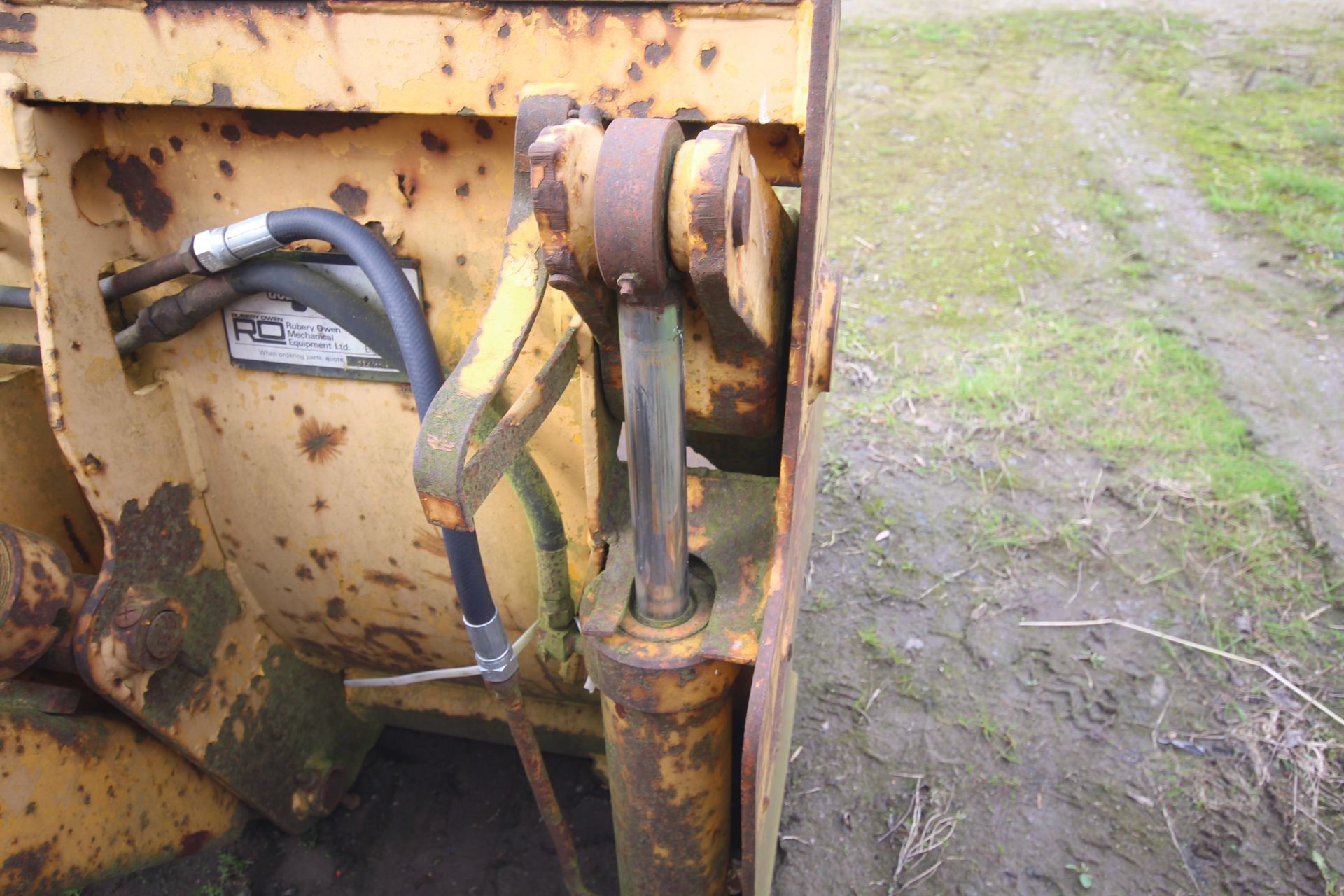 International Harvester 260A 2WD backhoe loader. Registration CWJ 891T (no paperwork). Date of first - Image 10 of 104