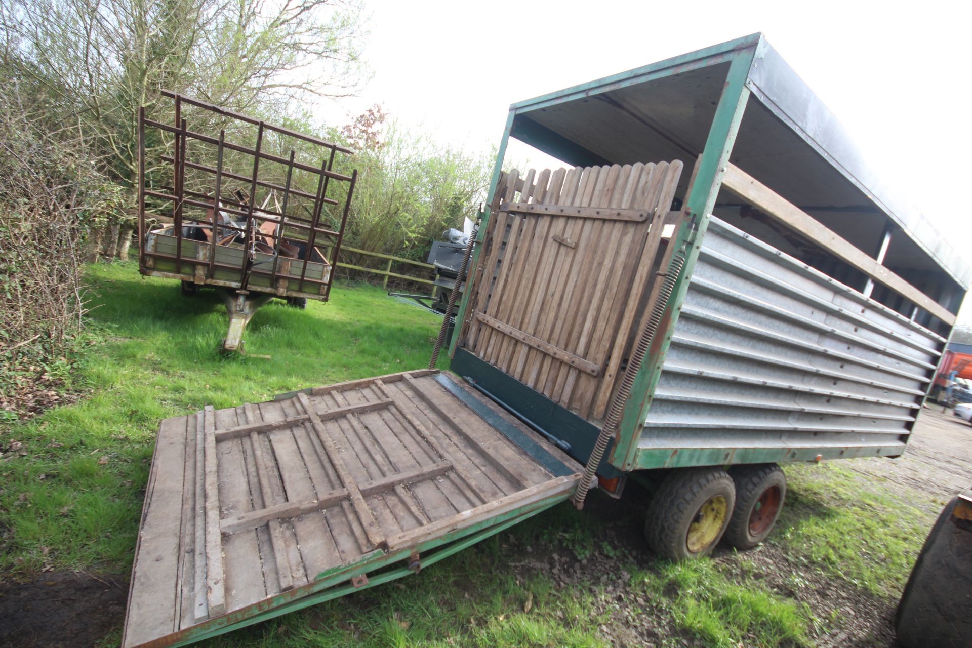 5m x 2m twin axle tractor drawn livestock trailer. V - Image 17 of 30