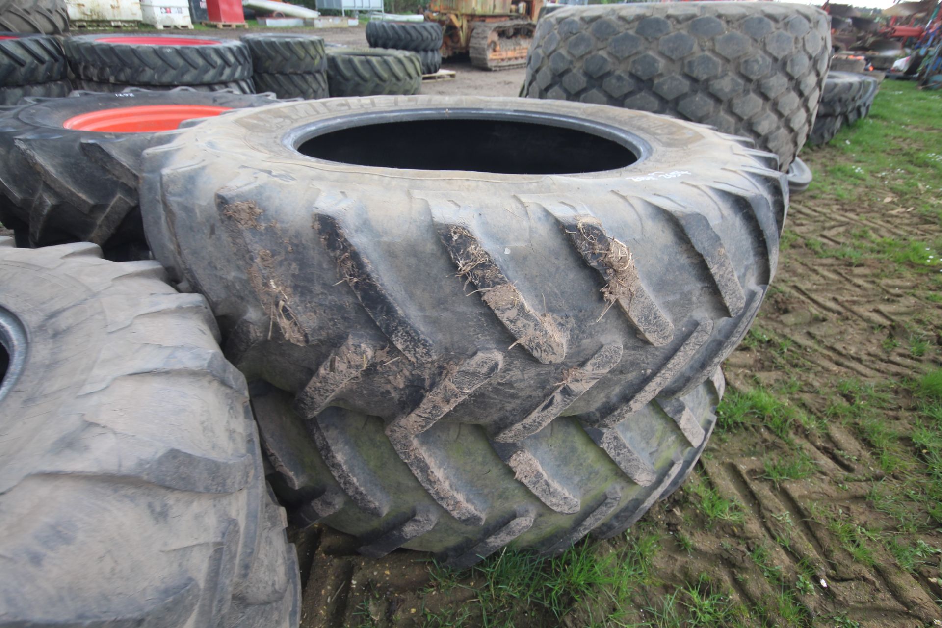 Set of tyres. Comprising 520/85R42 rears and 16.9R - Image 6 of 9