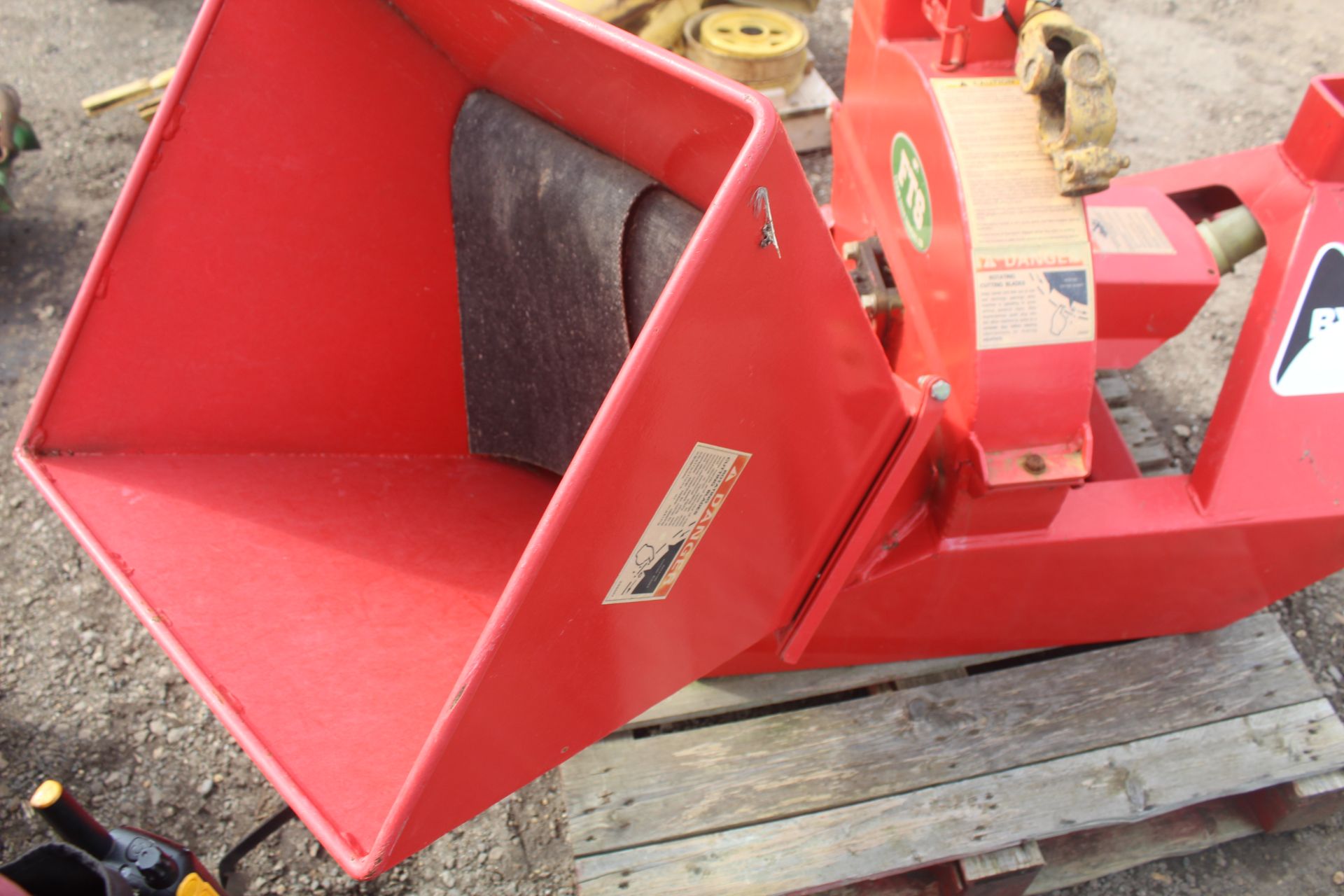 BX42S Linkage mounted PTO chipper. 2013 - Image 12 of 15
