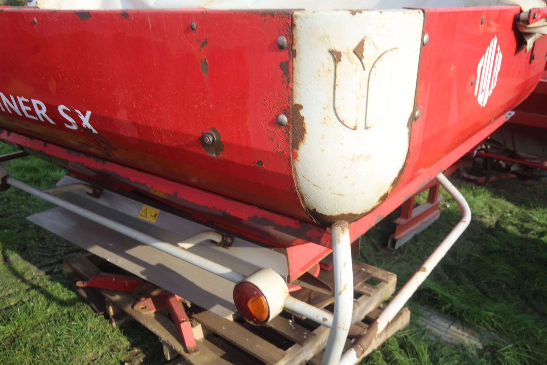 Tulip Centreliner SX 24m twin disc fertiliser spreader. 2004. From a local Deceased estate. Manual - Image 17 of 21