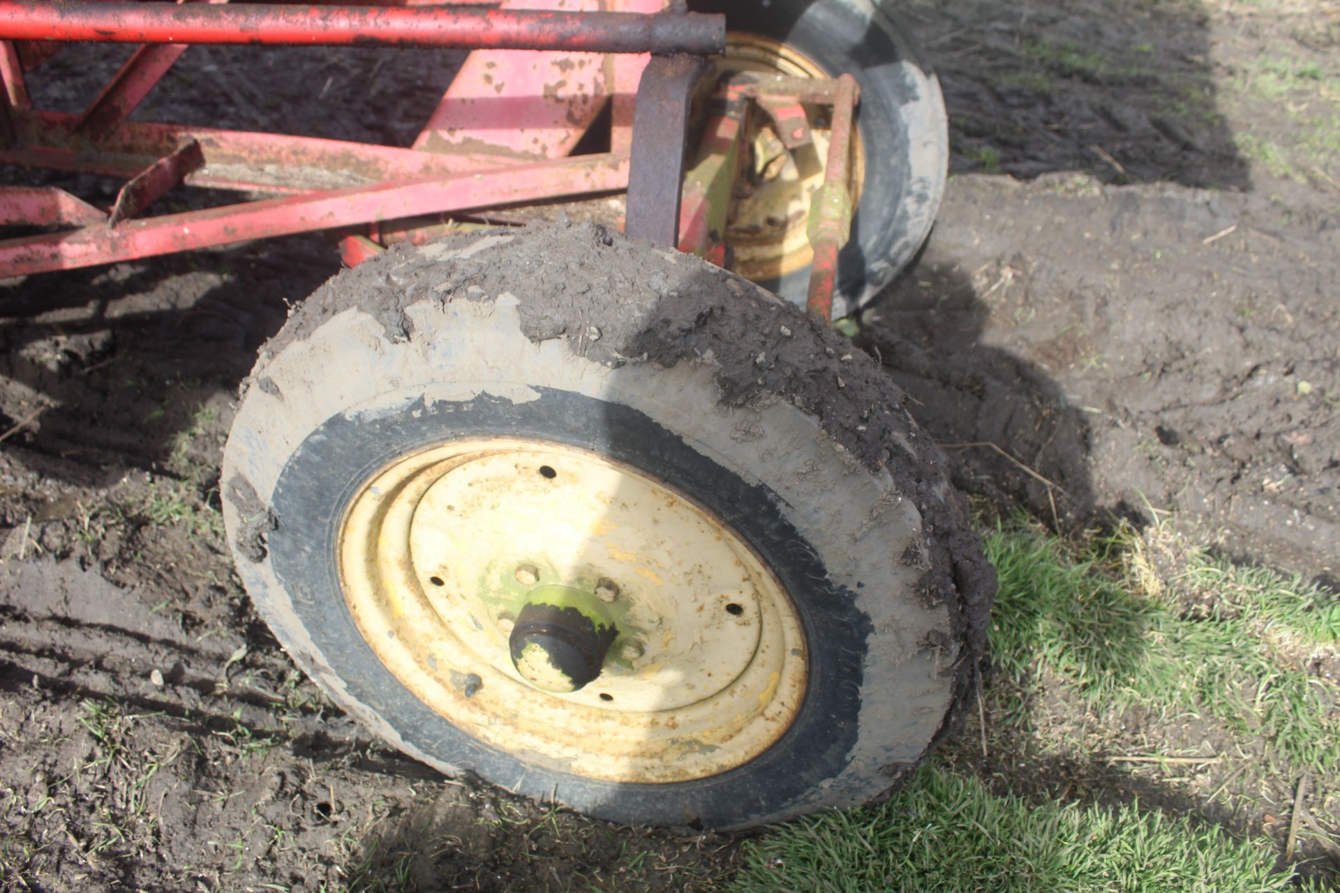 Massey Ferguson 788 8ft cut combine. Registration EBJ 851C (no paperwork). 12.4/11-28 front wheels - Image 34 of 53