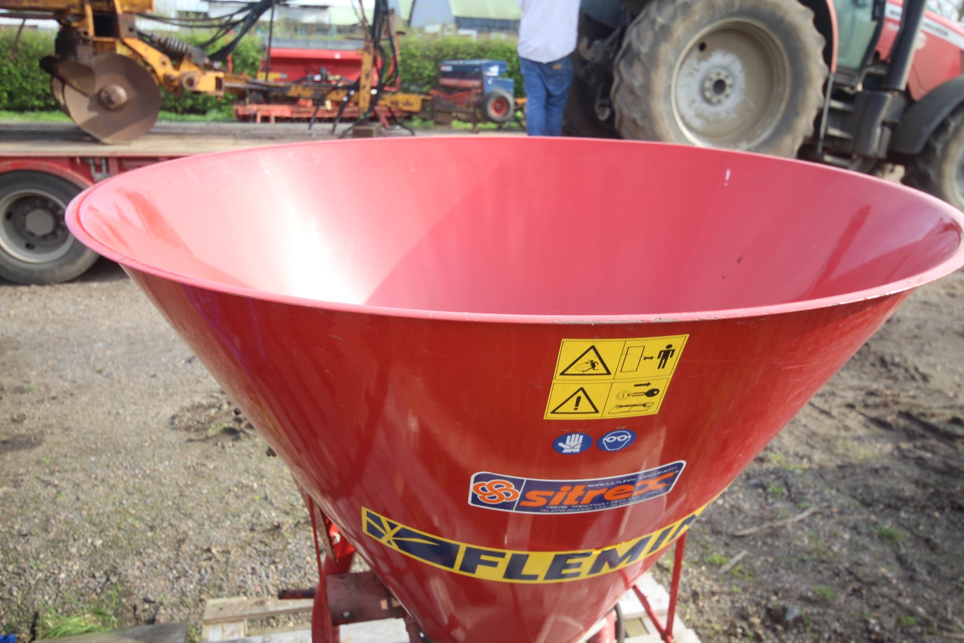 Fleming Sitrex 500 fertiliser spreader. With spare spreader disc. - Image 6 of 11