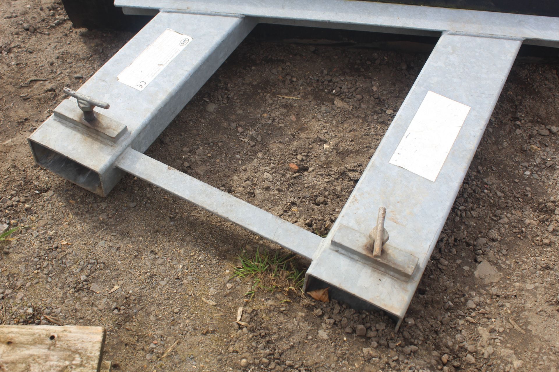 Snow plough/ grader blade to fit pallet tines. V - Image 6 of 7