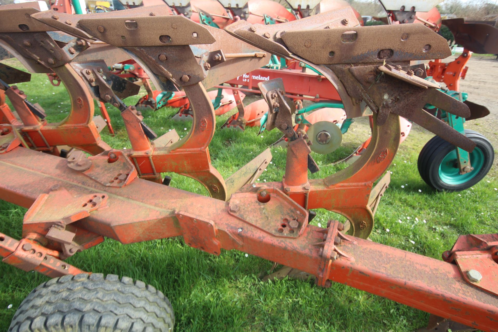 Gregoire Besson 5+1F reversible plough. 1997. One farm from new. V - Image 19 of 24