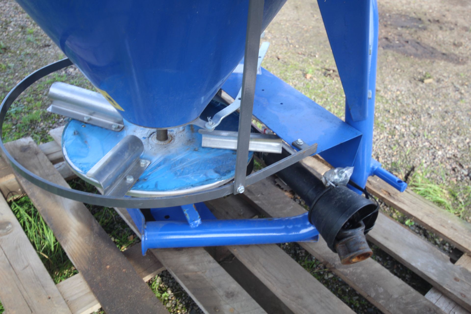 Unused Fleming 300L single disc fertiliser spreader. - Image 9 of 10