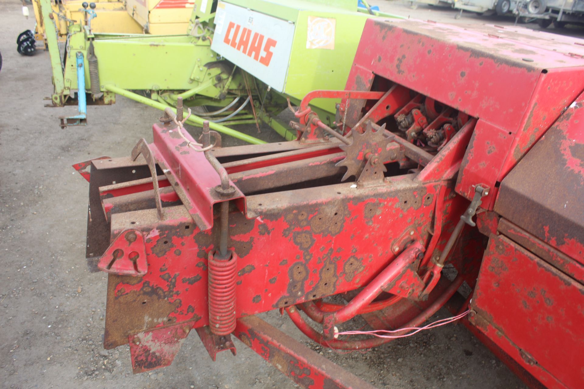 New Holland 376 conventional baler. From a Local Deceased Estate. Manual held. - Image 14 of 22