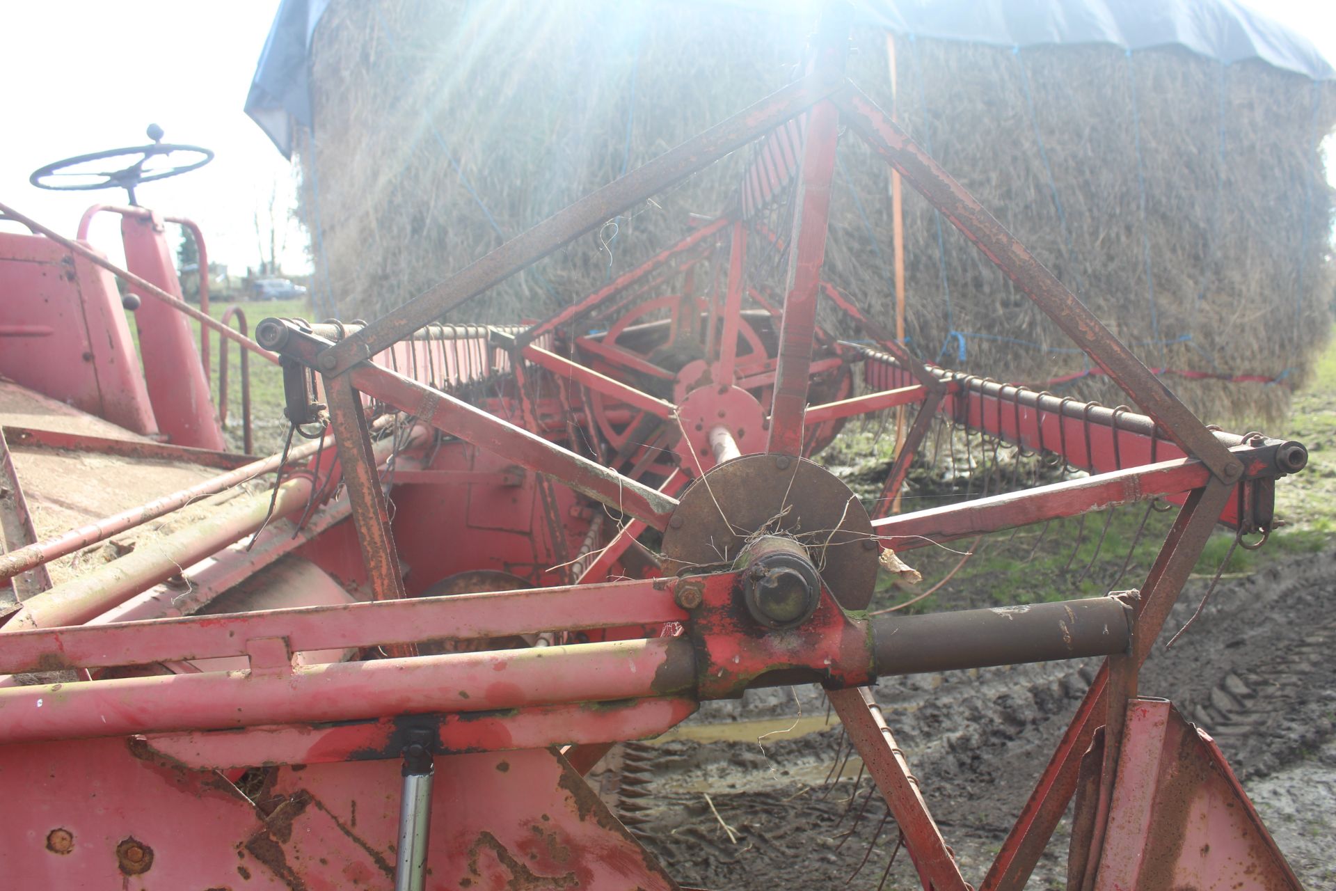 Massey Ferguson 788 8ft cut combine. Registration EBJ 851C (no paperwork). 12.4/11-28 front wheels - Image 9 of 53