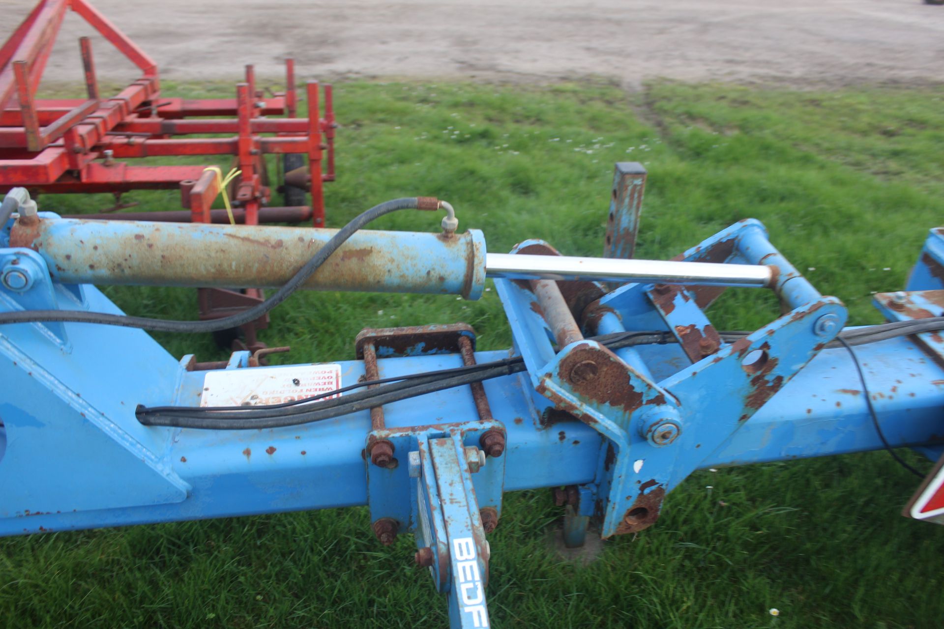Standen hydraulic folding four row bed former. Serial number 298. 2011. With bout marker brackets - Image 22 of 36