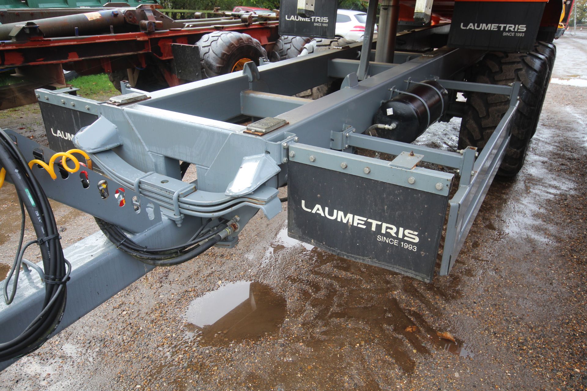 Laumetris 17T twin axle tipping trailer. 2018. With air and oil brakes, flotation wheels and - Image 43 of 55