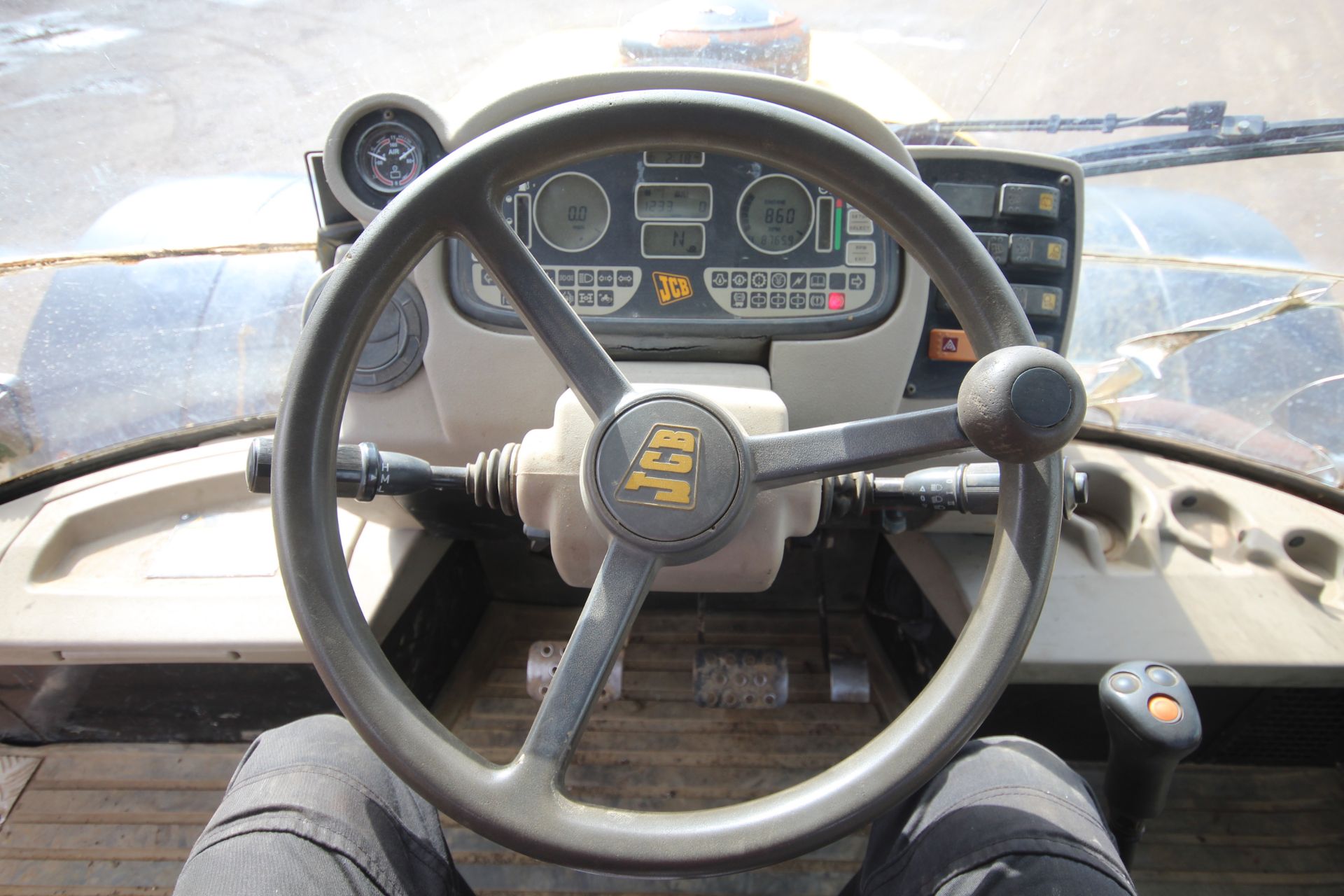 JCB Fastrac 3185 Autoshift 4WD tractor. Registration X642 AHT. Date of first registration 04/09/ - Image 59 of 71