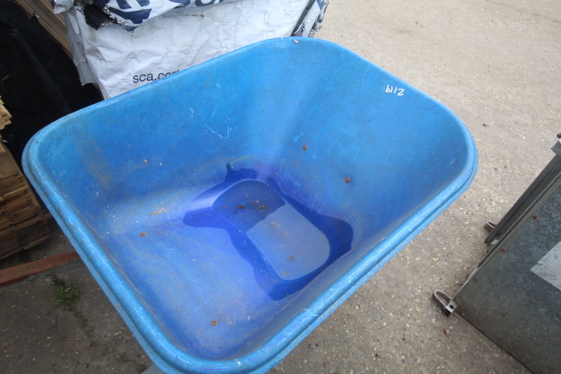 2 wheel wheel barrow. Requires repair. V - Image 3 of 4