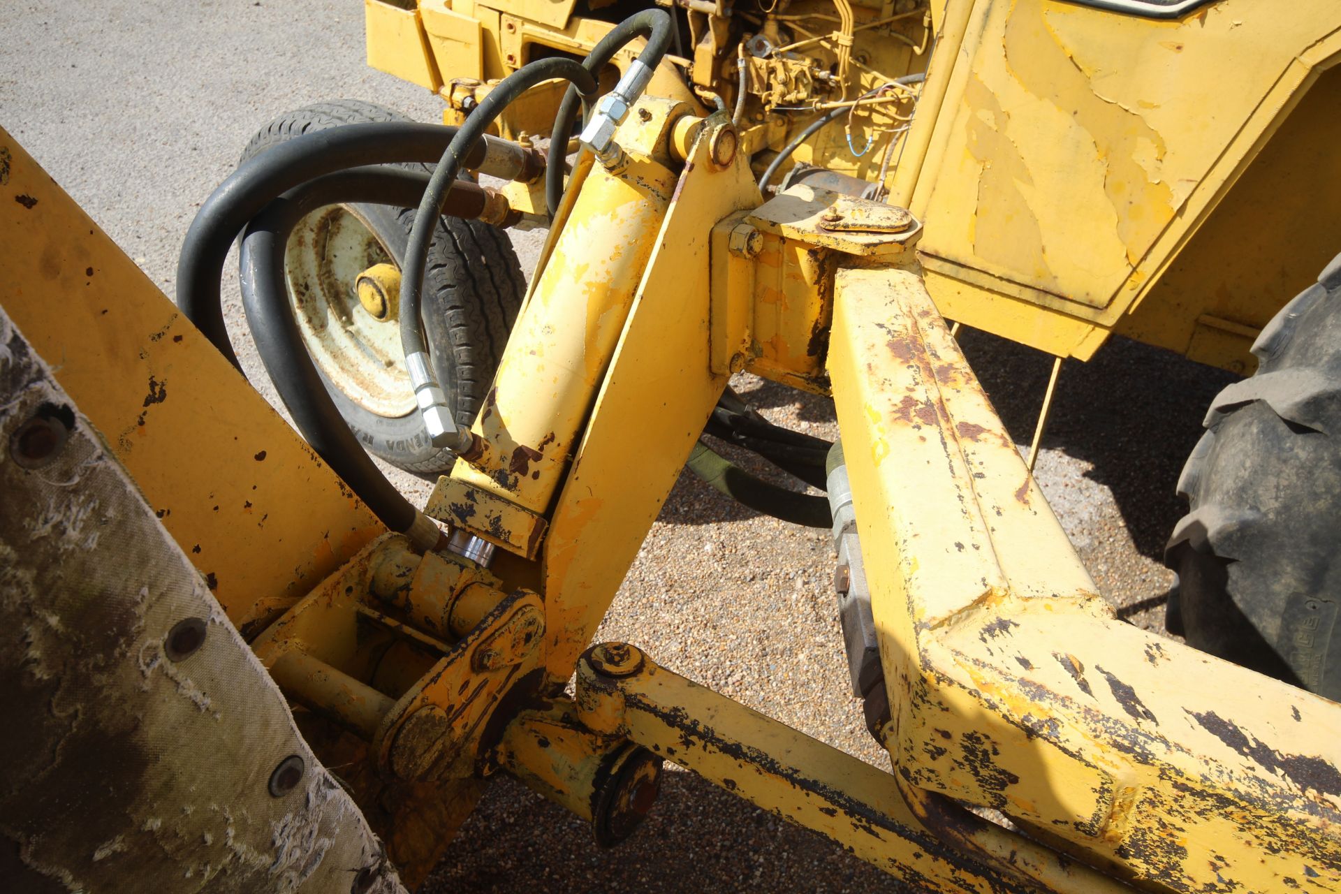 International 2400 Series A 2WD tractor. Registration GDX 955N. Date of first registration 01/11/ - Image 19 of 66