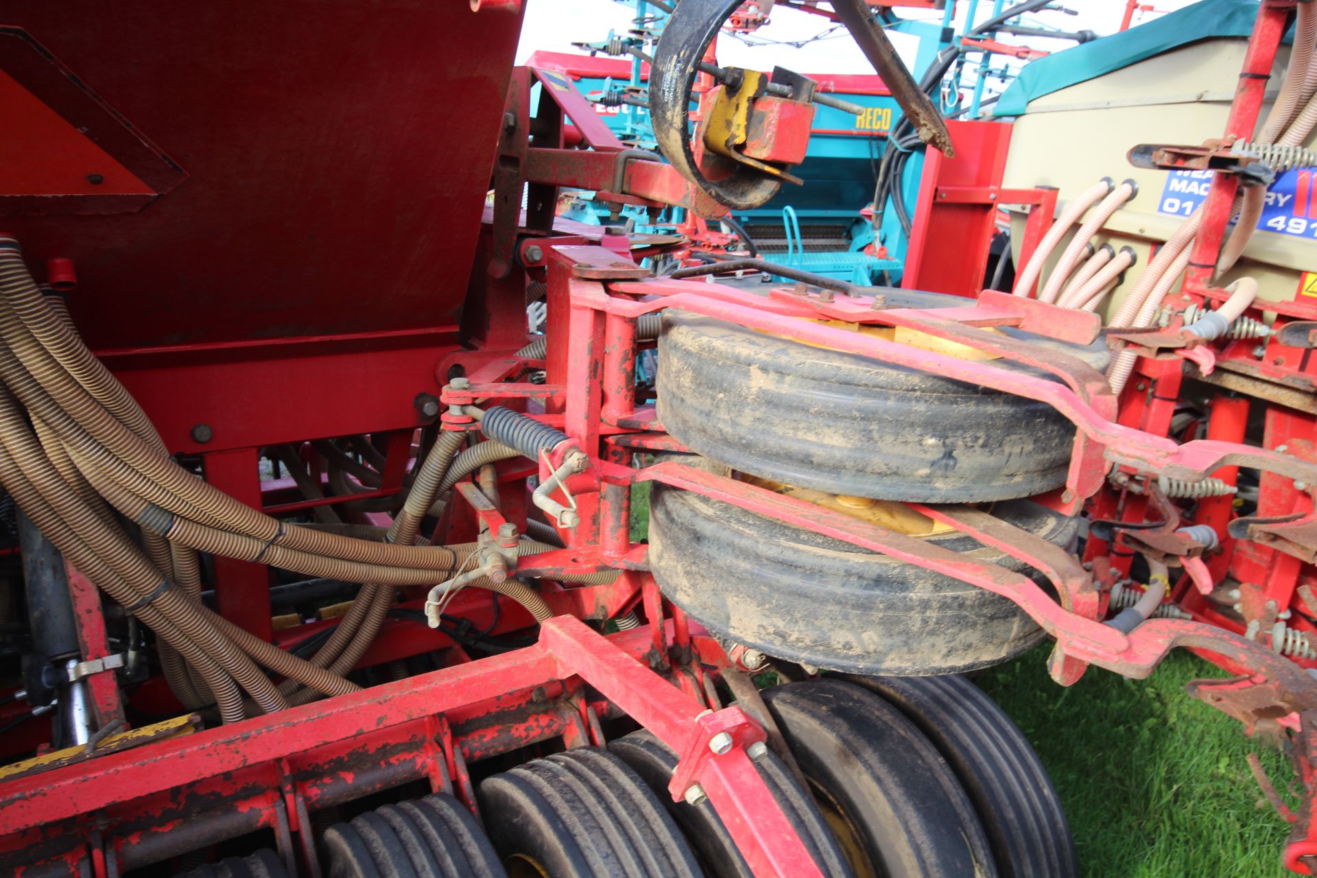 Vaderstad Rapid 400F 4m System Disc drill. With smooth tyre packer, front packer and spares. Control - Image 29 of 56
