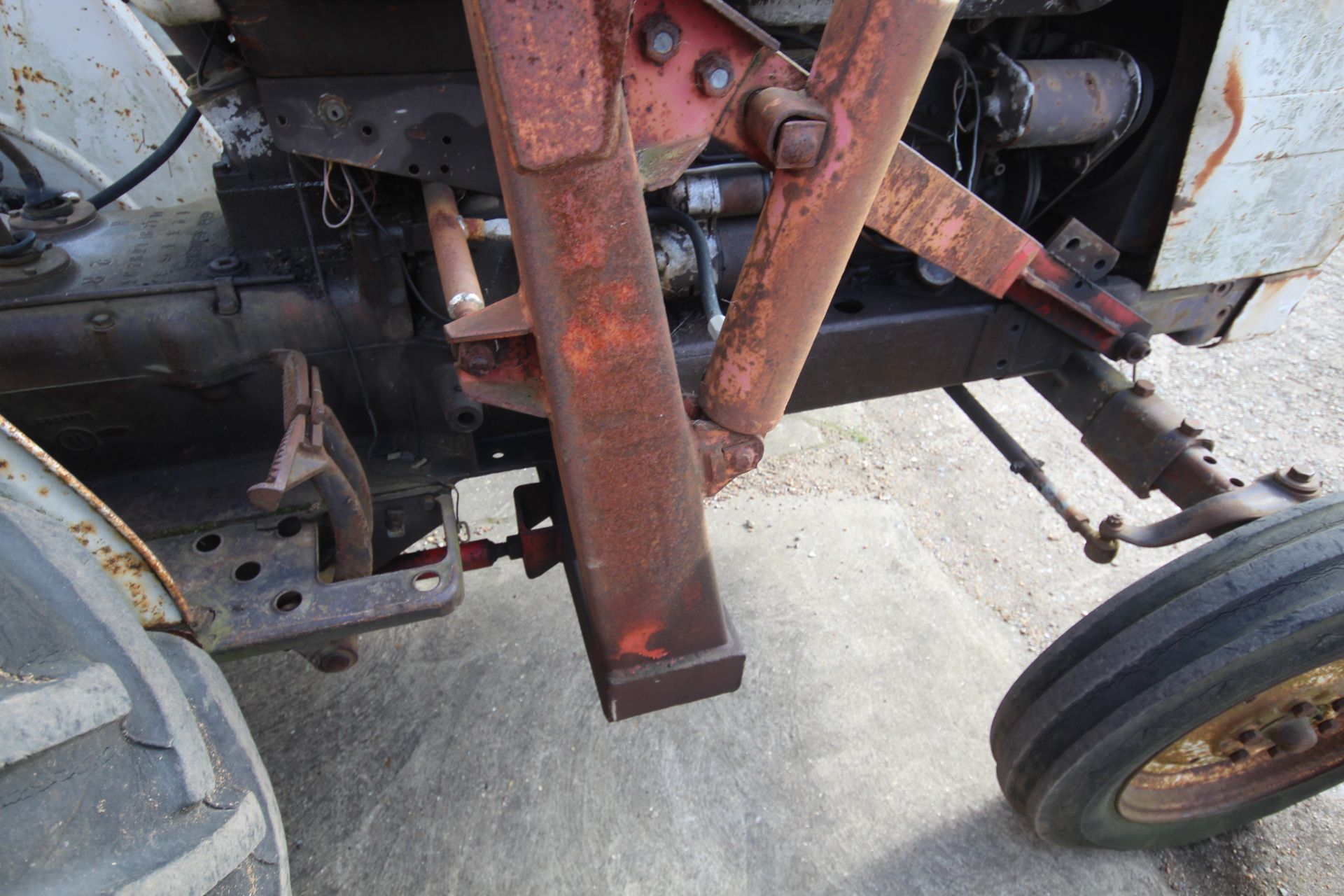 David Brown 990 Selectamatic 2WD tractor. Vendor reports that it starts runs and drives but requires - Image 31 of 45