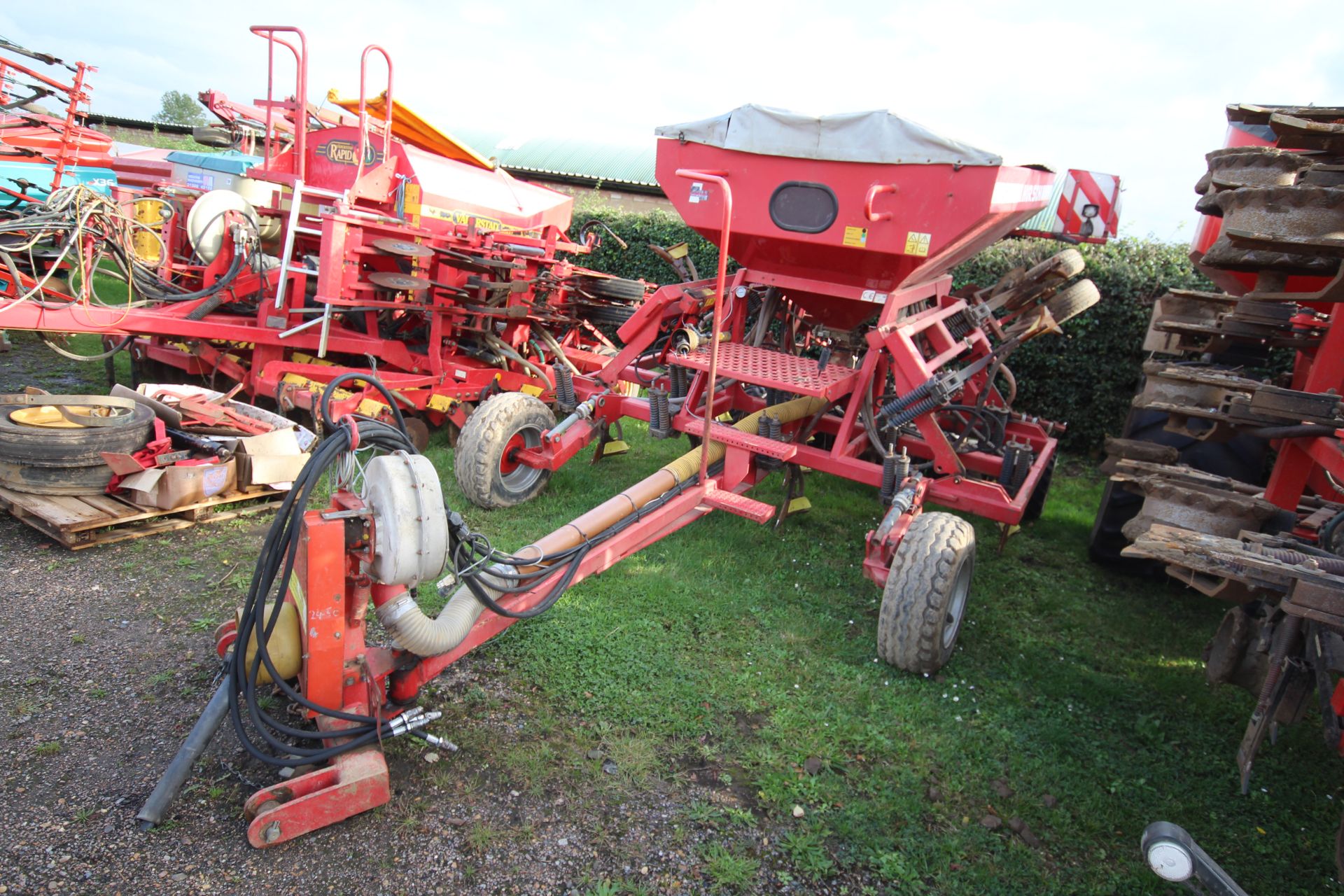 Horsch CO4 4m tine drill. With tramline, control box, various spares and manuals. V.