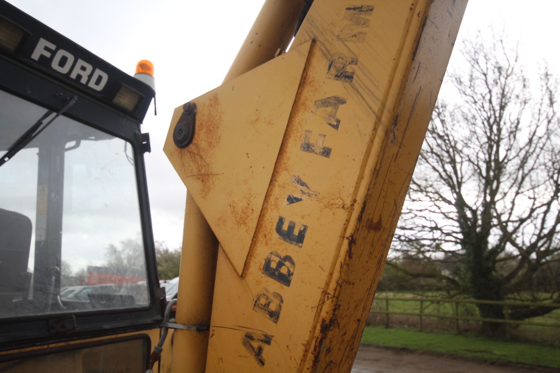 Ford 655 4WD backhoe loader. Registration F829 MVX. Date of first registration 03/10/1988. Showing - Bild 52 aus 87