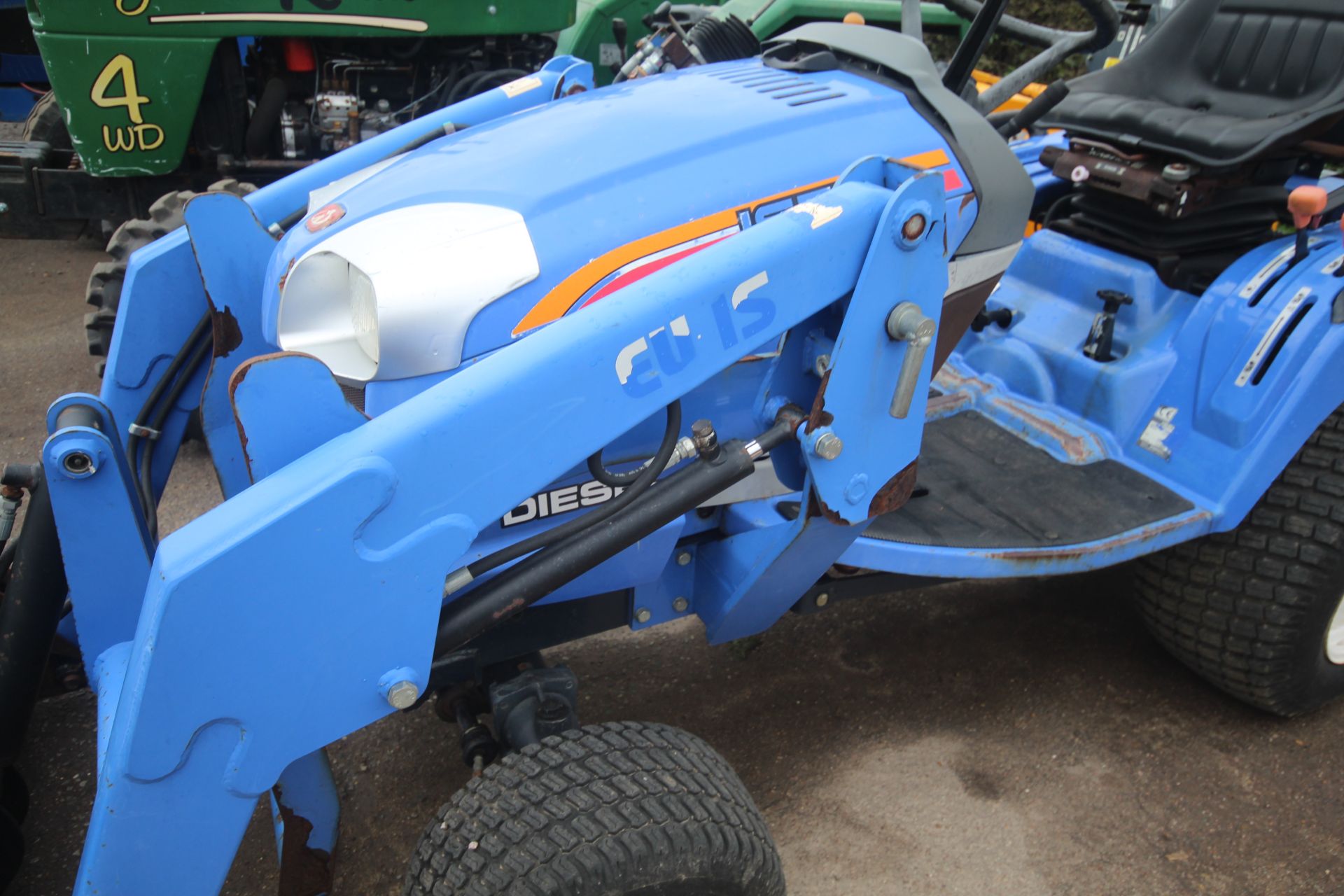 Iseki TGX237 4WD hydrostatic compact tractor. 2010. 605 hours. 26x12.00-12 rear turf wheels and - Bild 9 aus 39