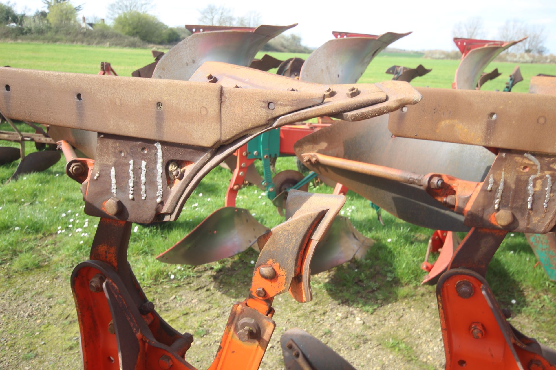 Kuhn Multimaster 121 4+1F reversible plough. Type M121 5ET. Serial number H1985. May 2002. Manual - Image 22 of 26