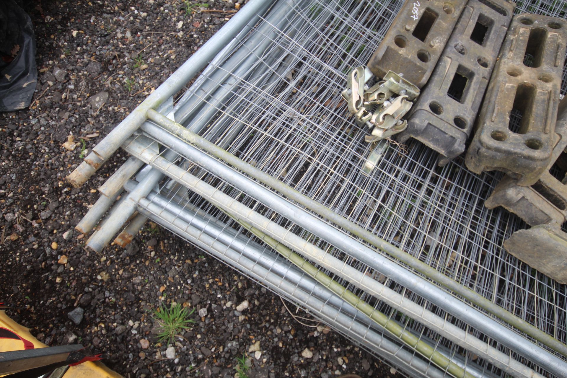 Quantity of Heras fence panels, clips and feet. - Image 2 of 8