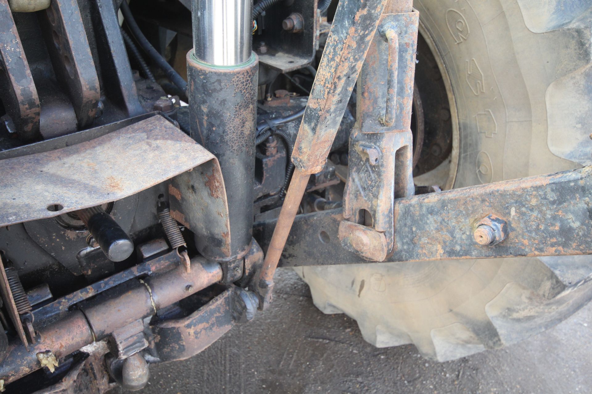 JCB Fastrac 3185 Autoshift 4WD tractor. Registration X642 AHT. Date of first registration 04/09/ - Image 36 of 71